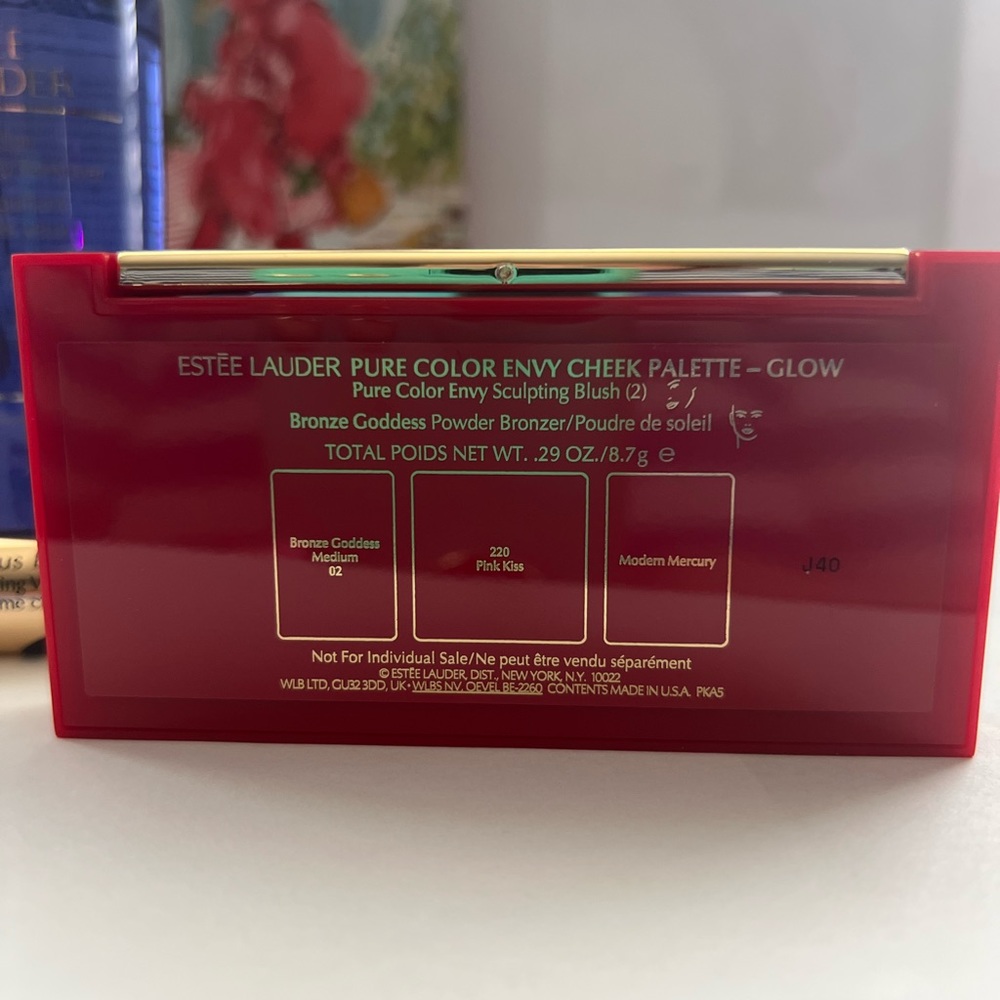 Estée Lauder makeup set - Picture 5 of 7